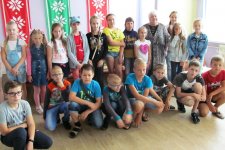 Встреча с художницей В.Волковой в оздоровительном лагере «Первопроходец» Красносельского районного ЦТДиМ